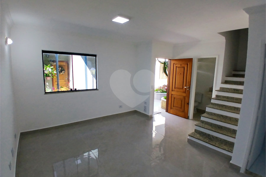 Casa à venda com 3 quartos, sendo 1 suíte,  no condomínio Res Saint Honoré, São Paulo - SP