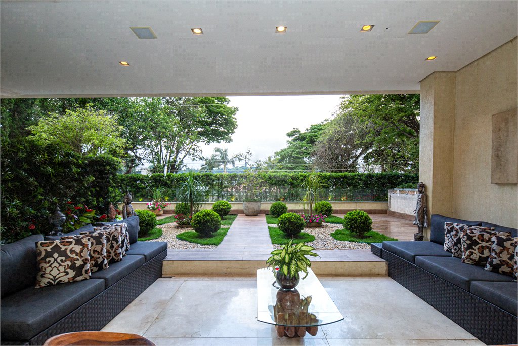 Casa à venda com 5 suítes em Jardim Cordeiro, São Paulo, SP