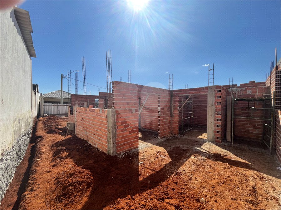 Casa à venda com 3 quartos, sendo 1 suíte, no condomínio Tivolli Residencial, Itapetininga - SP