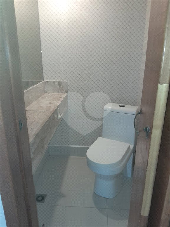 Casa à venda ou para alugar com 4 suítes em Chácaras São Carlos, Cotia, SP