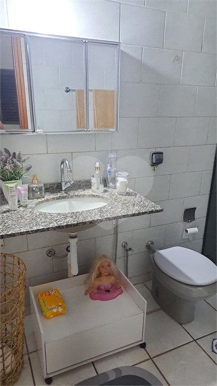 Casa à venda com 3 quartos, sendo 1 suíte,  em Jardim das Estações (vila Xavier), Araraquara, SP