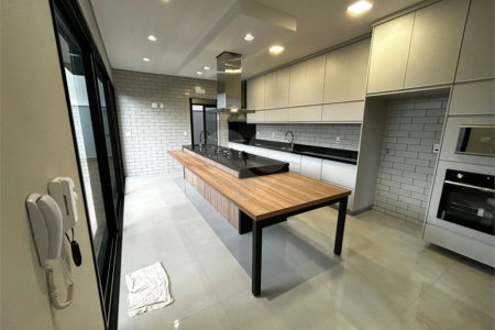 Casa para venda no condomínio de alto padrão Damha III,
