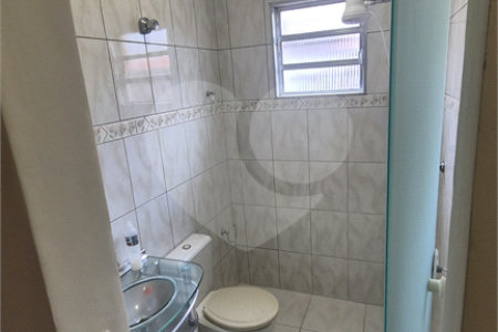 Sobrado à venda com 3 quartos, sendo 1 suíte, em Jardim Las Vegas, Santo André, SP
