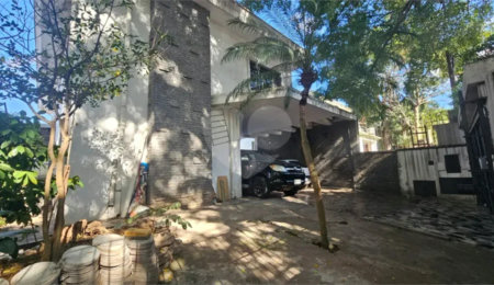 Sobrado à venda ou para alugar com 5 quartos, sendo 3 suítes,  em Pacaembu, São Paulo, SP