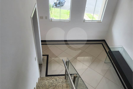 Casa à venda com 3 quartos, sendo 1 suíte, no condomínio Terras de São Francisco, Vinhedo - SP