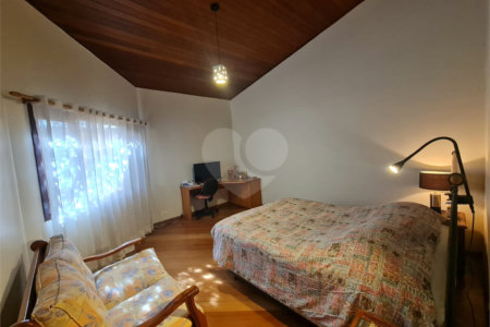 Casa Térrea à venda com 4 quartos, sendo 2 suítes, em Interlagos, São Paulo, SP