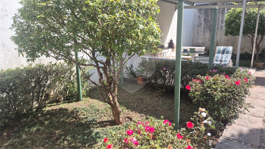 Casa à venda com 4 quartos, sendo 3 suítes,  no condomínio Chácara das Rosas, São Paulo - SP