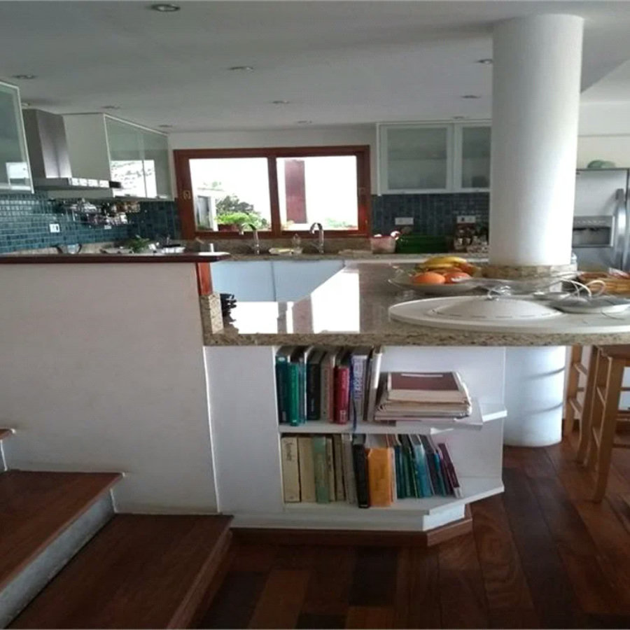 Casa à venda com 5 suítes em Vila Pirajussara, São Paulo, SP