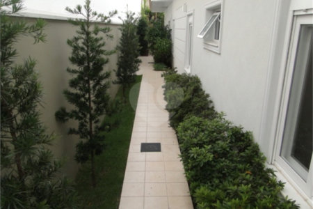 Casa à venda com 3 quartos, sendo 1 suíte, no condomínio Associação Amigos da Malota, Jundiaí - SP