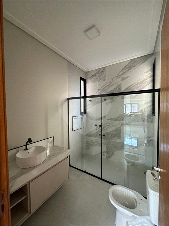 Casa à venda com 3 quartos, sendo 1 suíte, no condomínio Lagos D´icaraí, Salto - SP