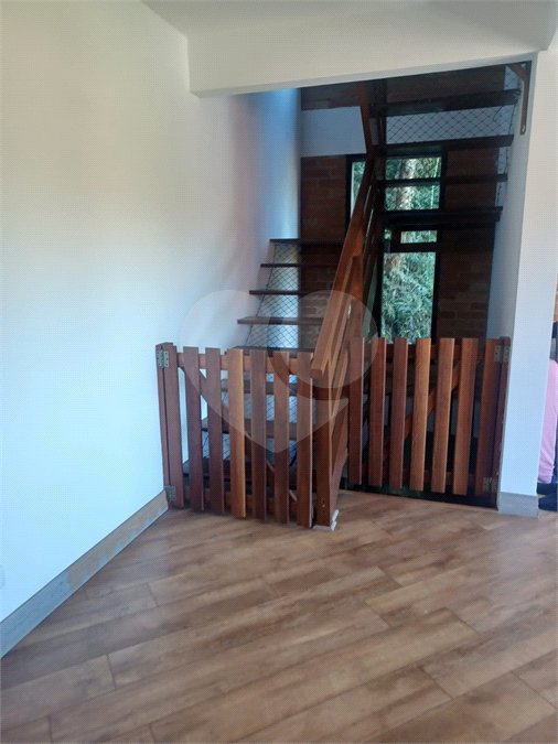 Casa à venda ou para alugar com 3 quartos, sendo 1 suíte, no condomínio Parque Suiça, Caieiras - SP