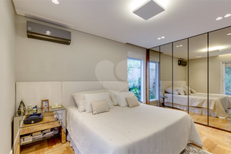 Casa Térrea à venda ou para alugar com 4 suítes em Alto da Boa Vista, São Paulo, SP