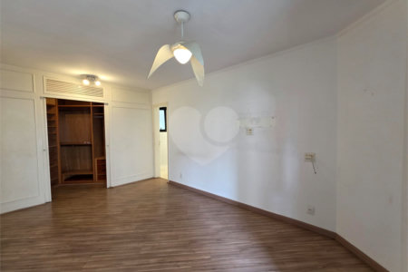 Apartamento à venda com 3 suítes em Vila Uberabinha, São Paulo, SP