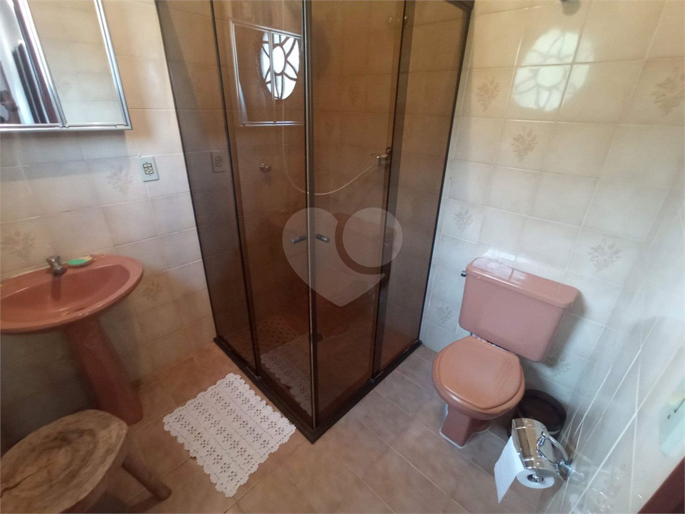 Casa à venda com 4 quartos, sendo 1 suíte, no condomínio Alpes da Cantareira, Mairiporã - SP
