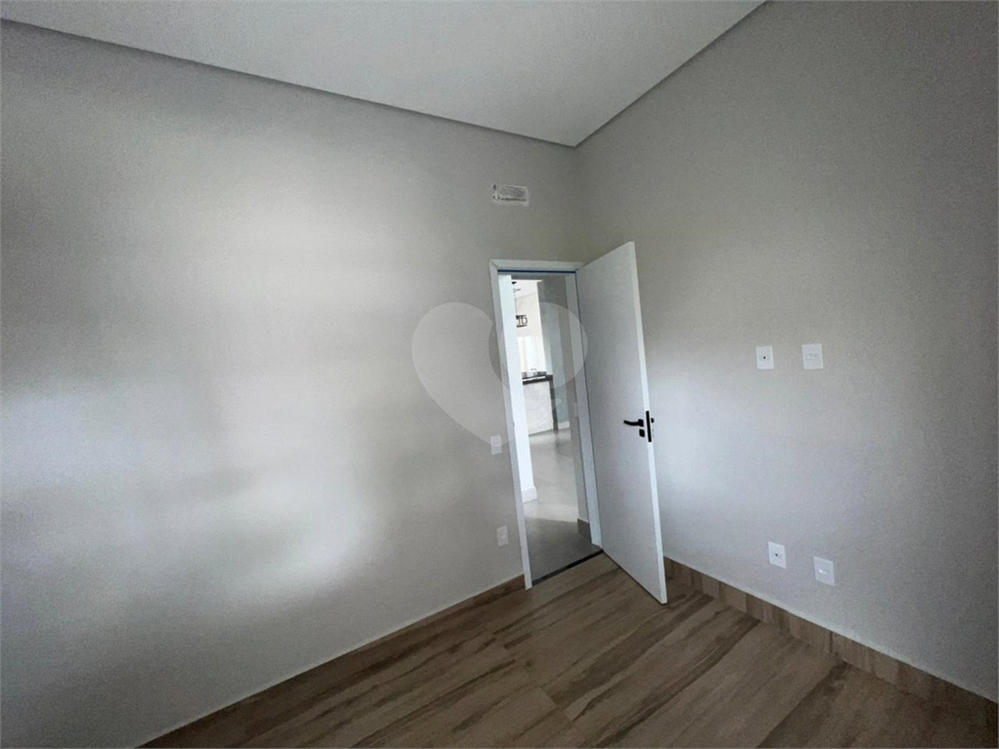 Casa à venda com 3 quartos, sendo 1 suíte, no condomínio Horto Florestal Villagio, Sorocaba - SP