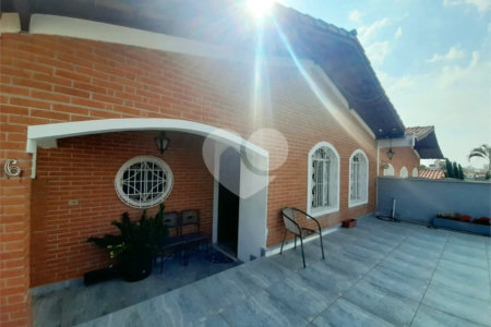 Casa Térrea à venda com 3 quartos, sendo 1 suíte, no Centro, Vinhedo, SP