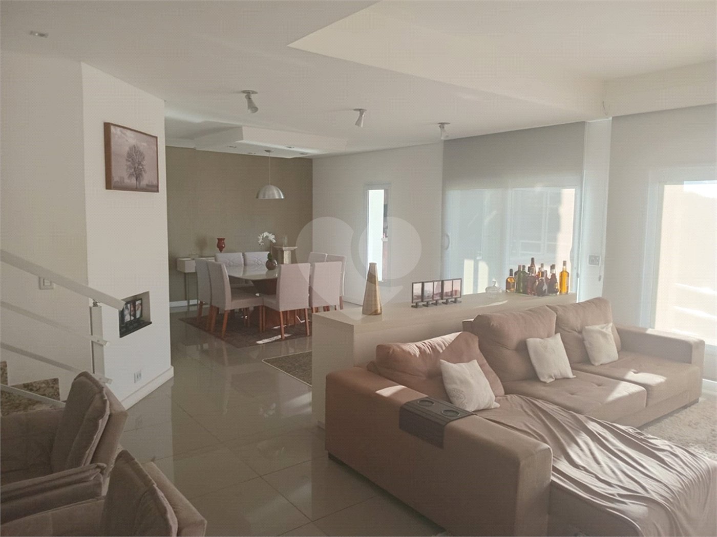 Casa à venda com 4 quartos, sendo 3 suítes, no condomínio Arco Iris, Atibaia - SP