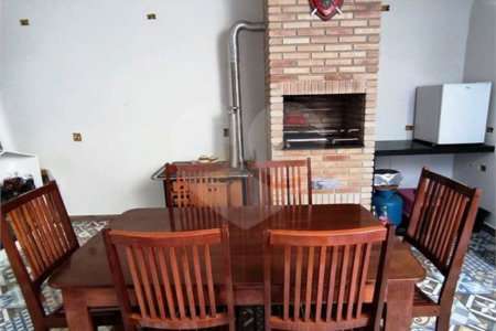 Sobrado à venda com 3 quartos, sendo 1 suíte,  em Residencial Colinas, Mogi das Cruzes, SP
