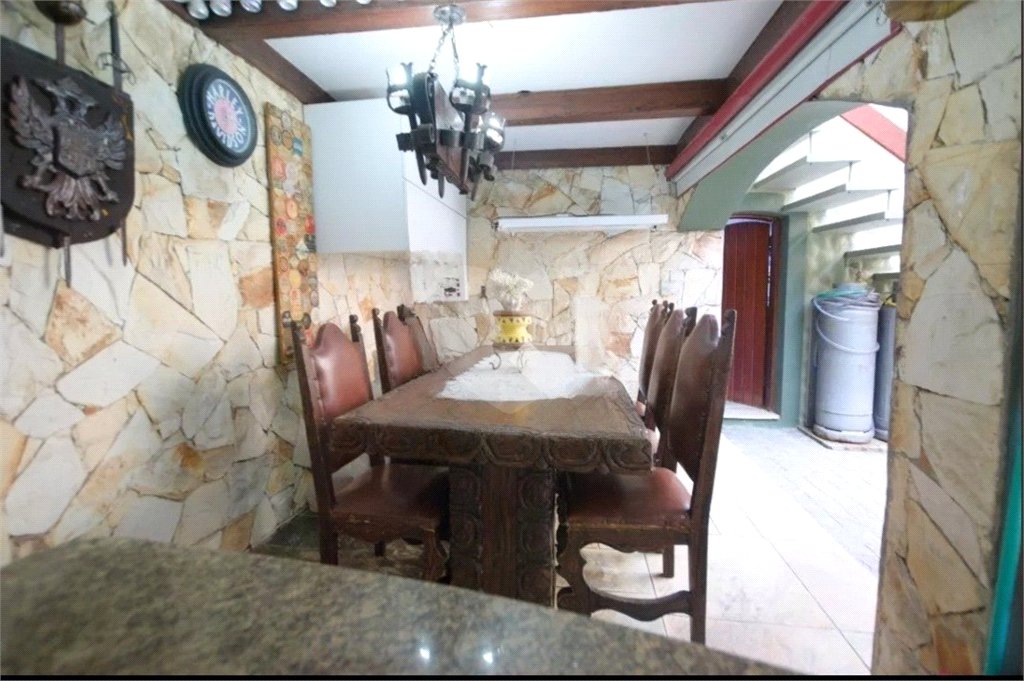 Sobrado a venda na Vila Mariana de 300m² 2 suítes 3 dormitórios 5 vagas