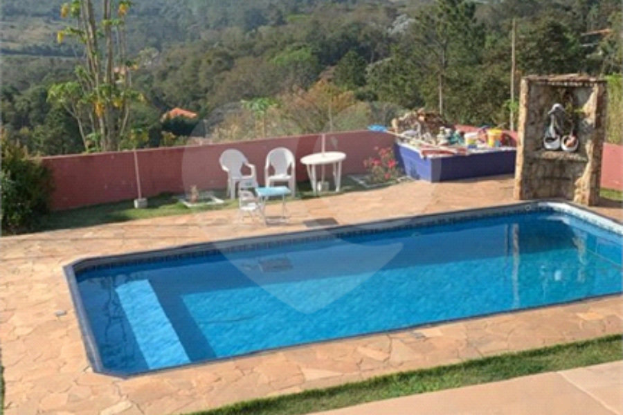 Casa à venda com 4 quartos, sendo 1 suíte, em Loteamento Rancho Maringá II, Atibaia, SP