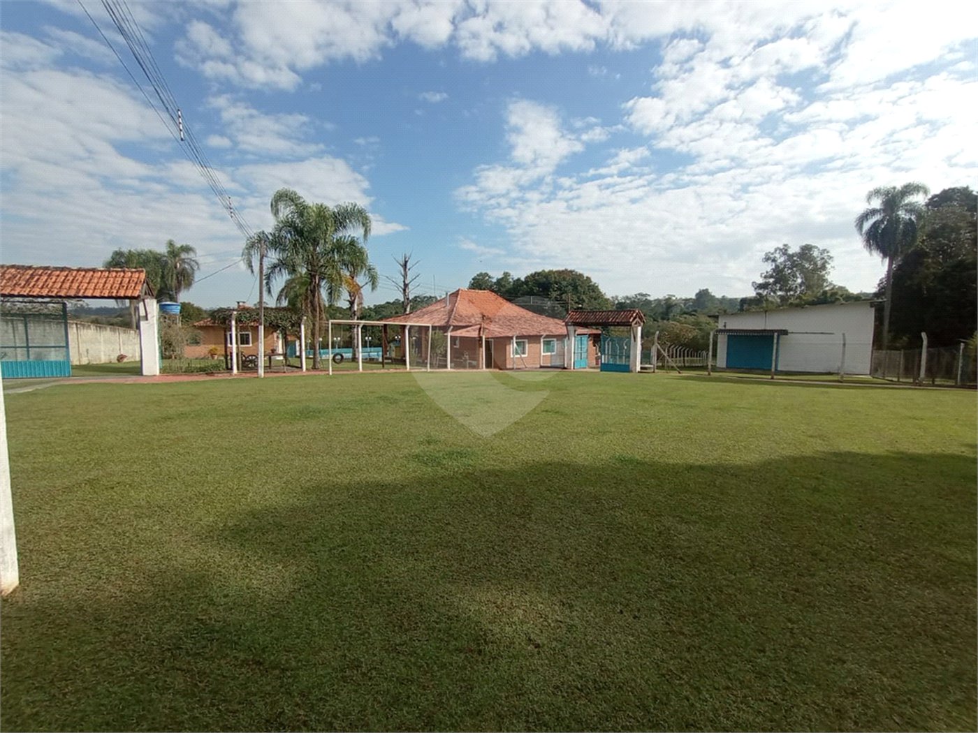 Chácara à venda com 6 quartos, sendo 1 suíte,  em Cercadinho, Alambari, SP