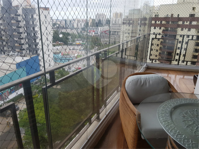 Apartamento à venda com 4 quartos, sendo 1 suíte,  em Morumbi, São Paulo, SP