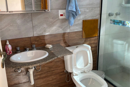 Sobrado à venda com 4 quartos, sendo 2 suítes, em Paraisópolis, São Paulo, SP