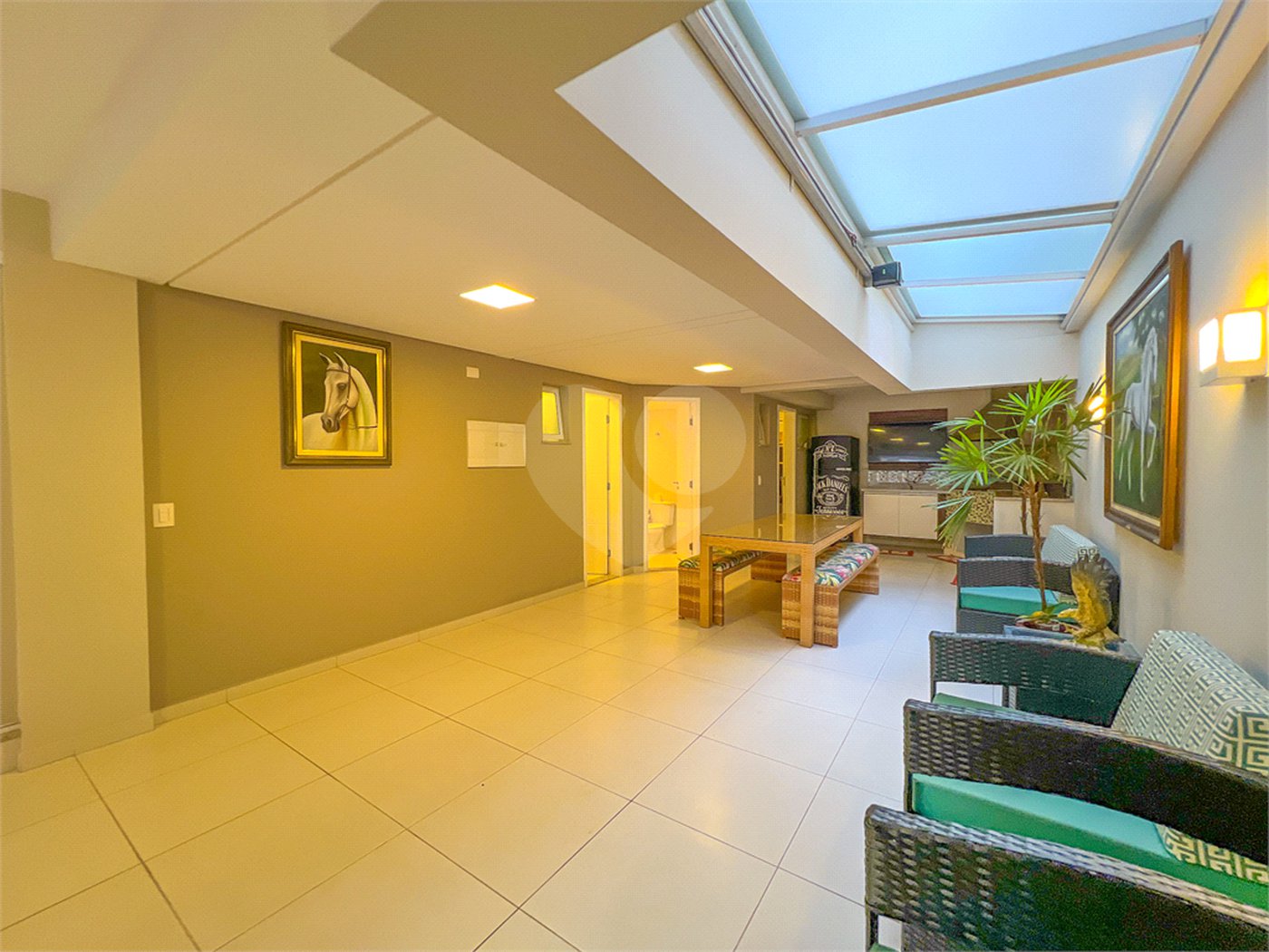 Casa à venda com 4 quartos, sendo 2 suítes,  no condomínio Floradas da Serra, São Paulo - SP