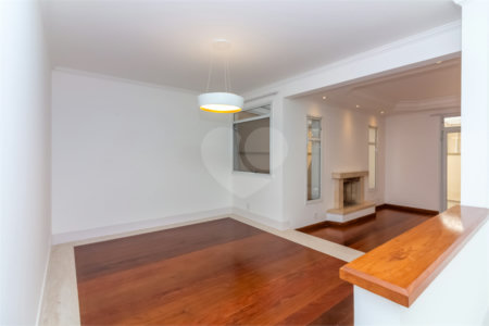 Casa à venda com 4 quartos, sendo 2 suítes, no condomínio Stephanie, São Paulo - SP