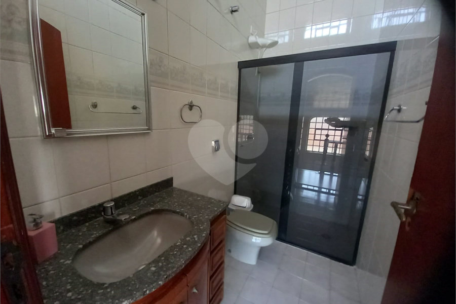 Sobrado à venda com 4 quartos, sendo 1 suíte, em Tremembé, São Paulo, SP