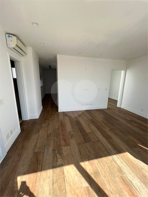 Casa à venda com 4 quartos, sendo 2 suítes, no condomínio Residencial Floresta, São Paulo - SP