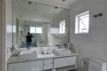 Sobrado à venda com 4 quartos, sendo 1 suíte, em Jabaquara, São Paulo, SP
