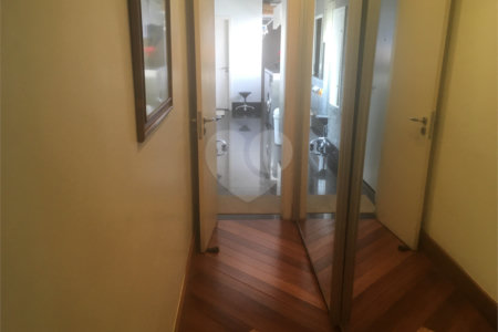 Apartamento à venda com 4 quartos, sendo 3 suítes, em Moema, São Paulo, SP
