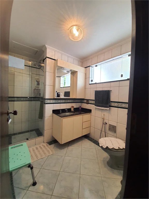 Sobrado à venda com 3 quartos, sendo 1 suíte,  em Jardim Rizzo, São Paulo, SP