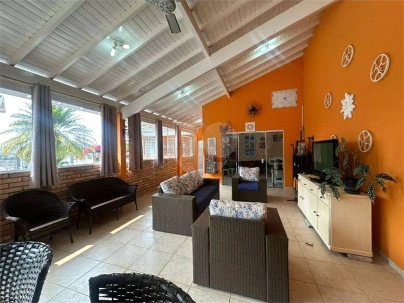 Casa à venda com 3 quartos, sendo 1 suíte, no condomínio Residencial Delle Stelle, Louveira - SP