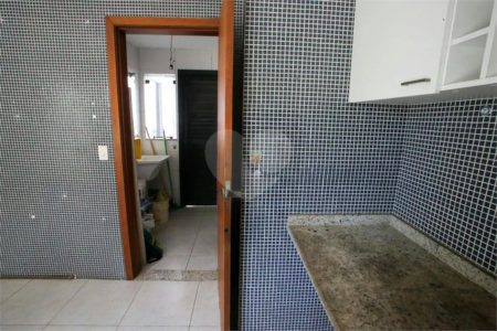 Casa à venda com 4 quartos, sendo 3 suítes, no condomínio Lícia de Alvarenga, Rio de Janeiro - RJ
