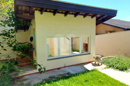 Casa charmosa e elegante localizada no deslumbrante Condomínio Villagio Capriccio Louveira SP