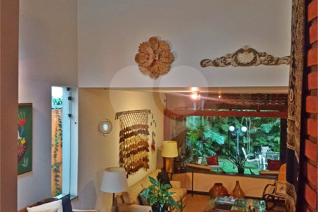 Casa à venda com 4 quartos, sendo 2 suítes,  em Morumbi, São Paulo, SP