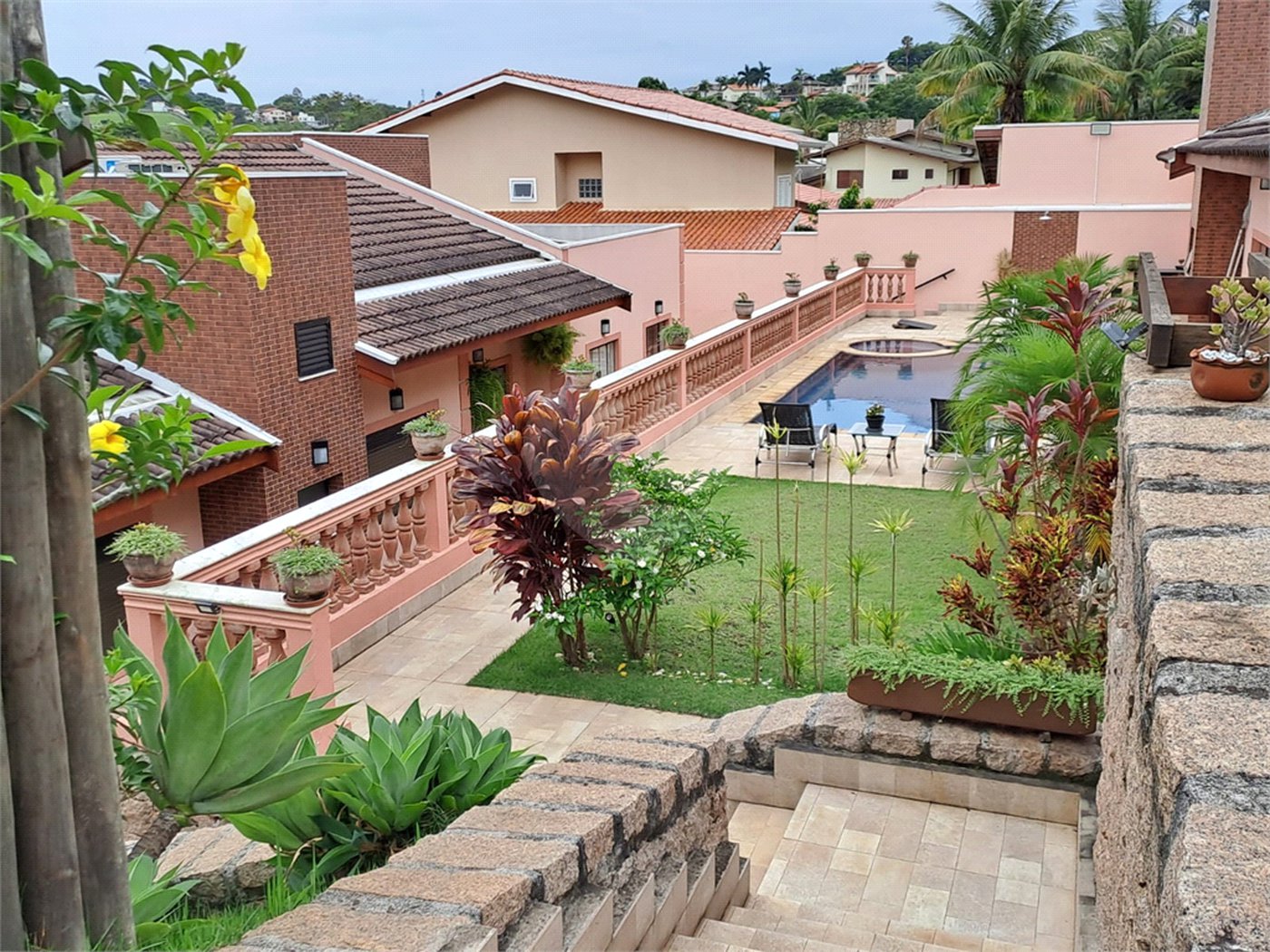 Casa à venda com 3 quartos, sendo 1 suíte, no condomínio Estância Marambaia, Vinhedo - SP
