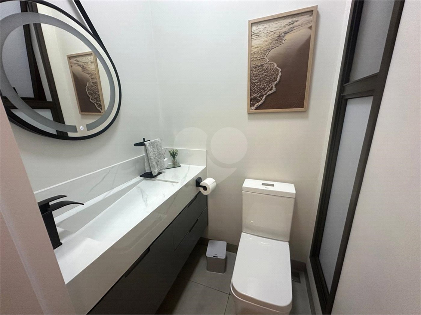 Casa à venda com 4 quartos, sendo 2 suítes, no condomínio Residencial Golden Ville, Itapetininga - SP