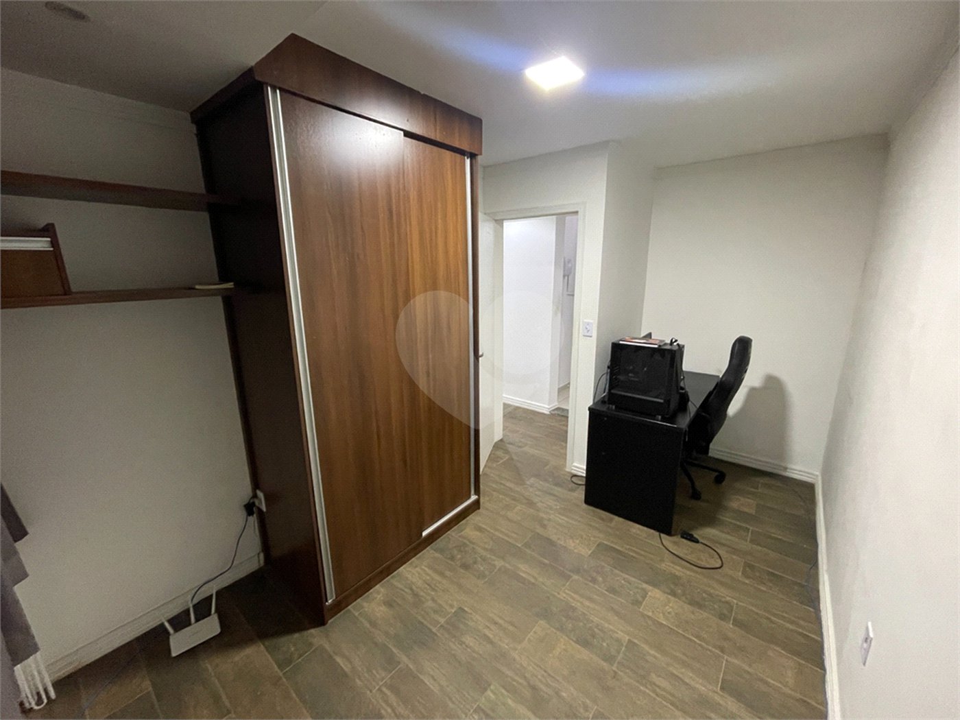 Casa à venda com 4 quartos, sendo 1 suíte, no condomínio Horto Florestal II, Sorocaba - SP
