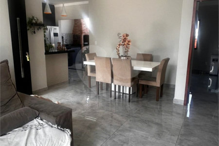 Casa à venda com 3 quartos, sendo 1 suíte, no condomínio Village Moutonnée, Salto - SP