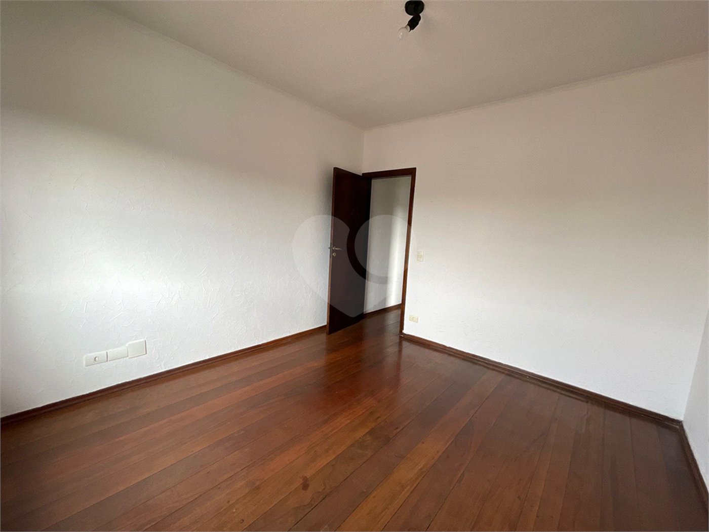 Sobrado à venda com 4 quartos, sendo 1 suíte, em Vila Nova Cachoeirinha, São Paulo, SP