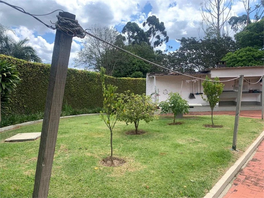 Casa à venda com 6 quartos, sendo 2 suítes,  em Parque São George, Cotia, SP