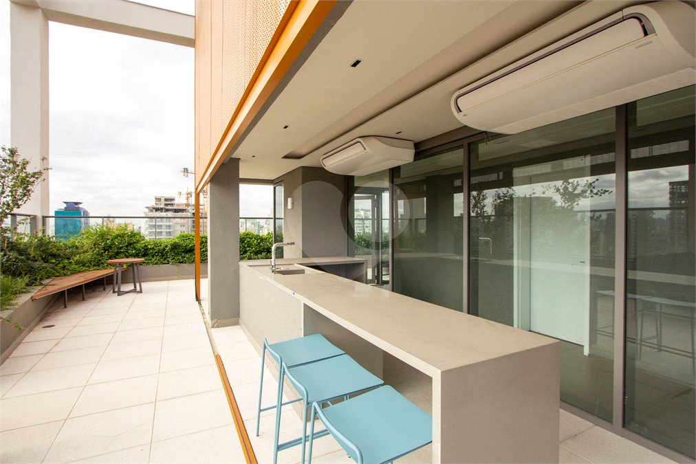 Apartamento à venda ou para alugar com 3 suítes em Moema, São Paulo, SP