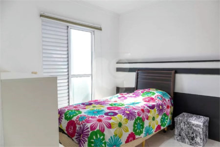 Casa à venda com 3 quartos, sendo 1 suíte,  no condomínio Rafaela I, São Paulo - SP