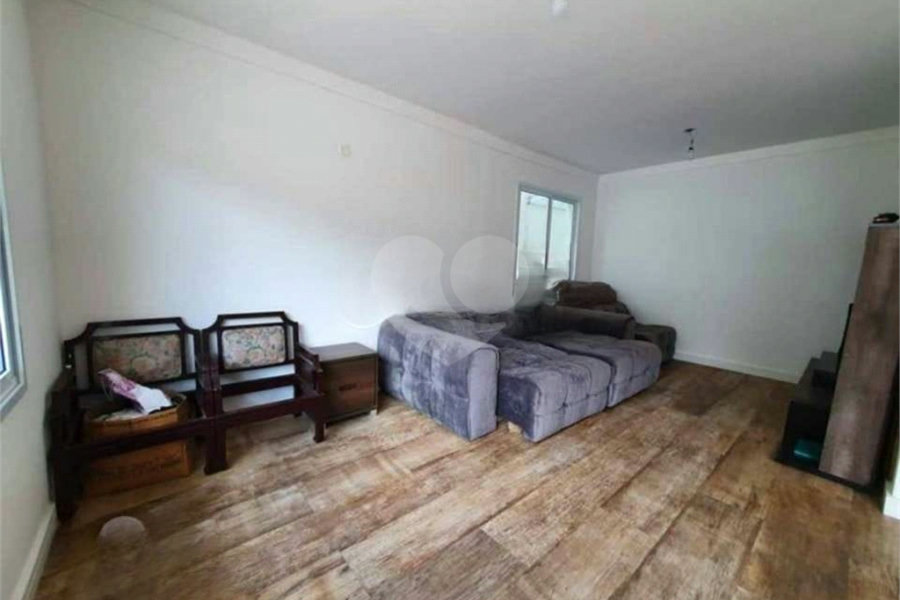 Sobrado à venda com 4 quartos, sendo 3 suítes, em Tremembé, São Paulo, SP