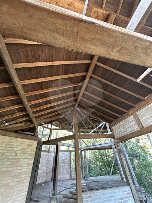 Casa à venda com 3 quartos, sendo 2 suítes,  no condomínio Alpes da Cantareira, Mairiporã - SP