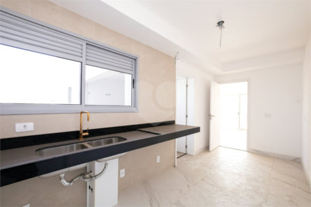 Apartamento à venda com 3 quartos, sendo 1 suíte,  em Vila Sofia, São Paulo, SP