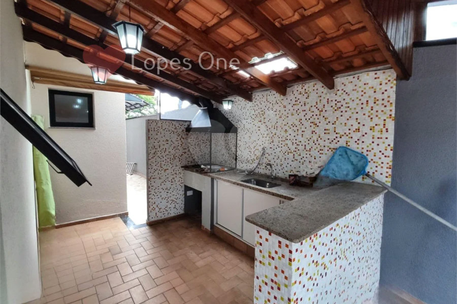 Casa à venda com 3 quartos, sendo 2 suítes, no condomínio Filipe de Vitry, São Paulo - SP